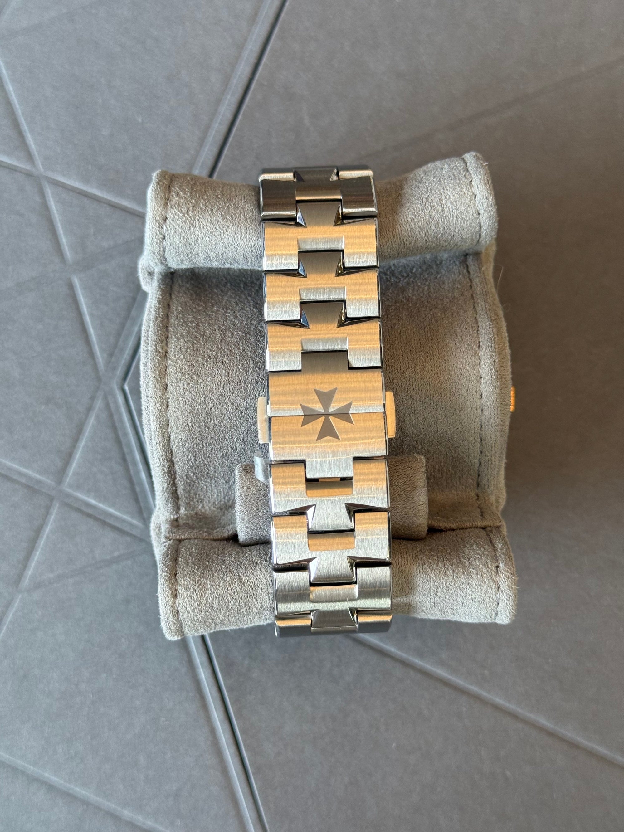 Vacheron Constantin Overseas Sapphire dial Dial on Bracelet 6000V/210T-B935 Complete 2024