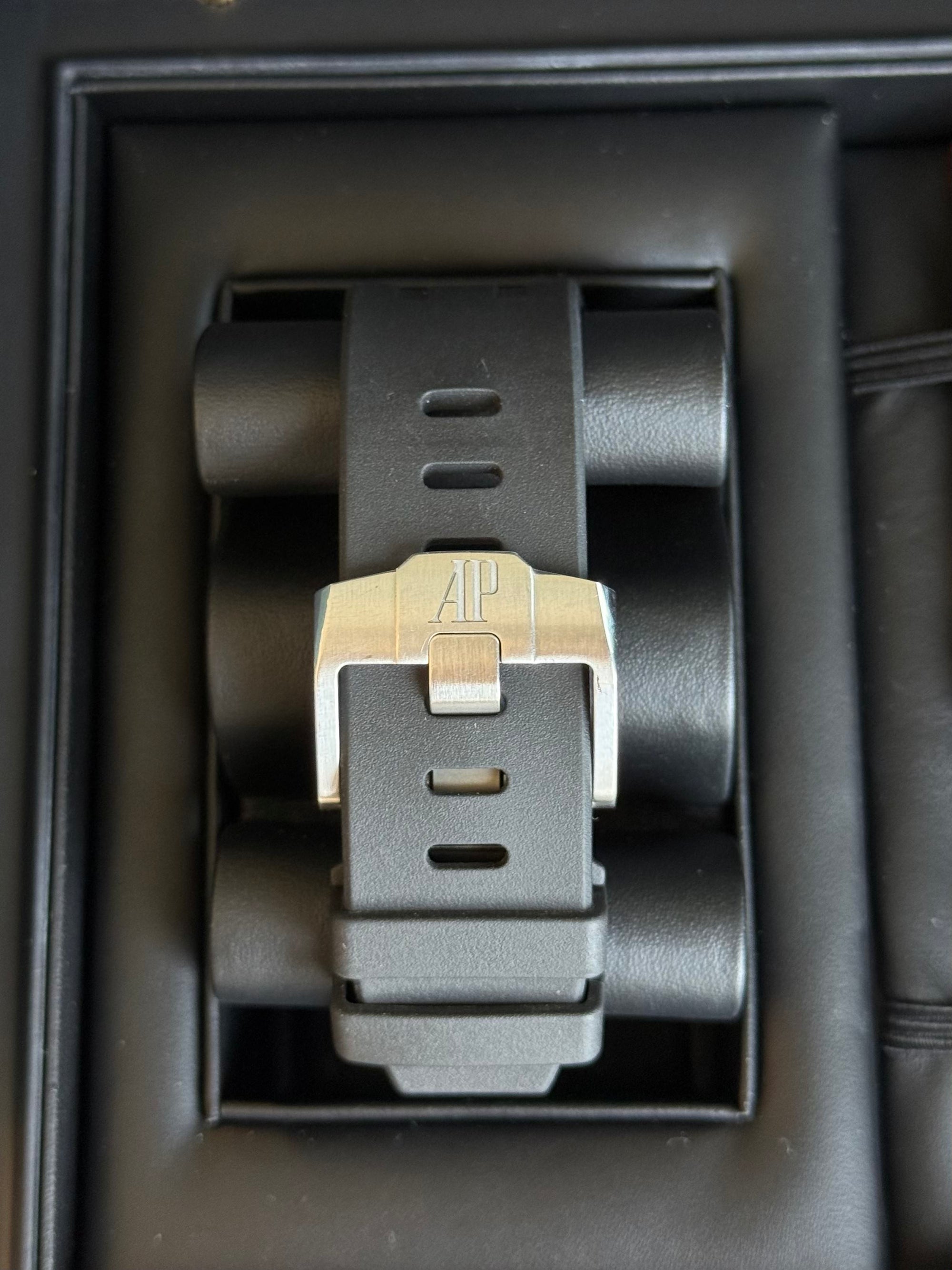 Audemars Piguet Royal Oak Offshore Chronograph Black Dial on Rubber Strap 26420SO.OO.A002CA.01 Complete 2027